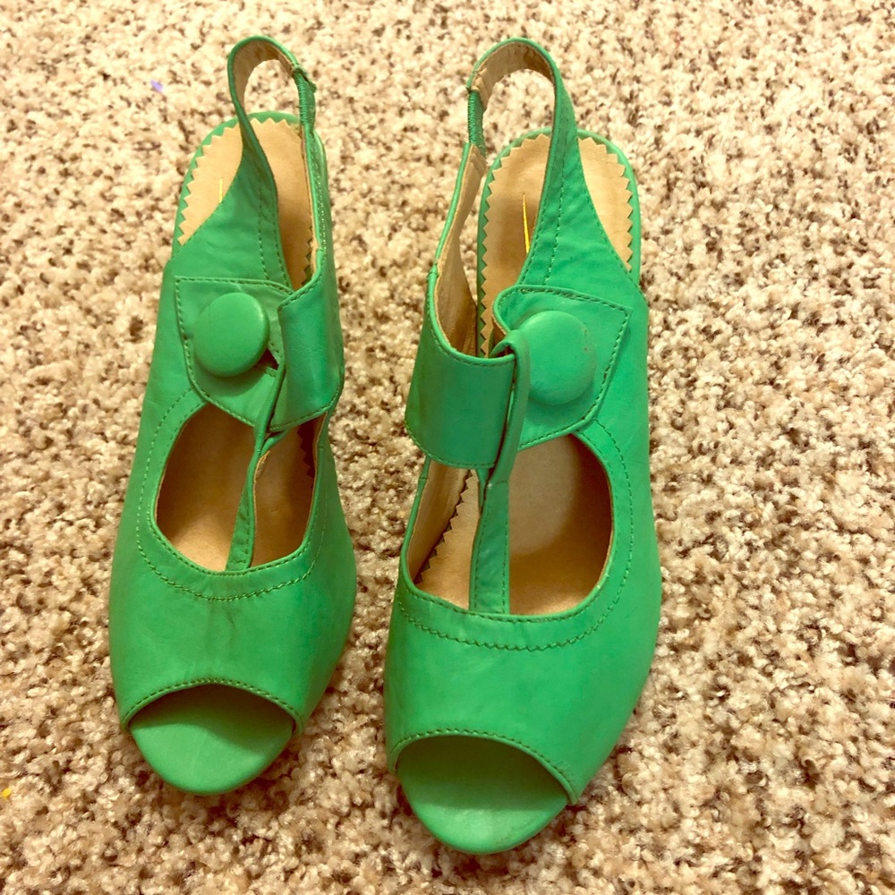 Open toe shoe